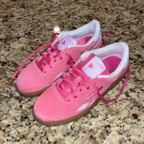 Reebok Classics - Picture 1 of 4